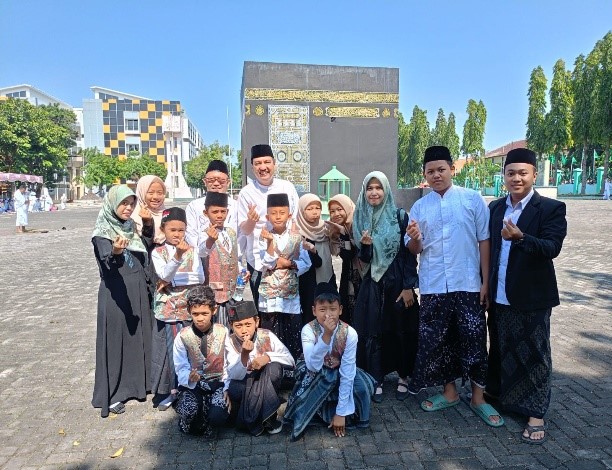 Siswa siswi SD NU Pungkuran melaksanakan manasik haji